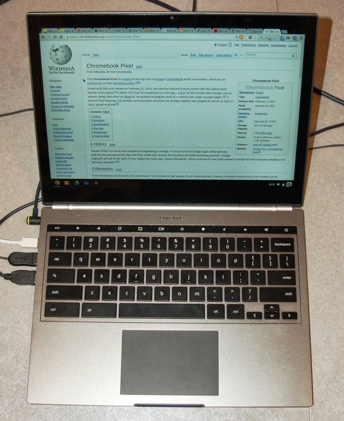 2013 年發布之初代 Chromebook Pixel 實機展開照片，展示 3:2 螢幕比例與極簡鋁合金外殼
